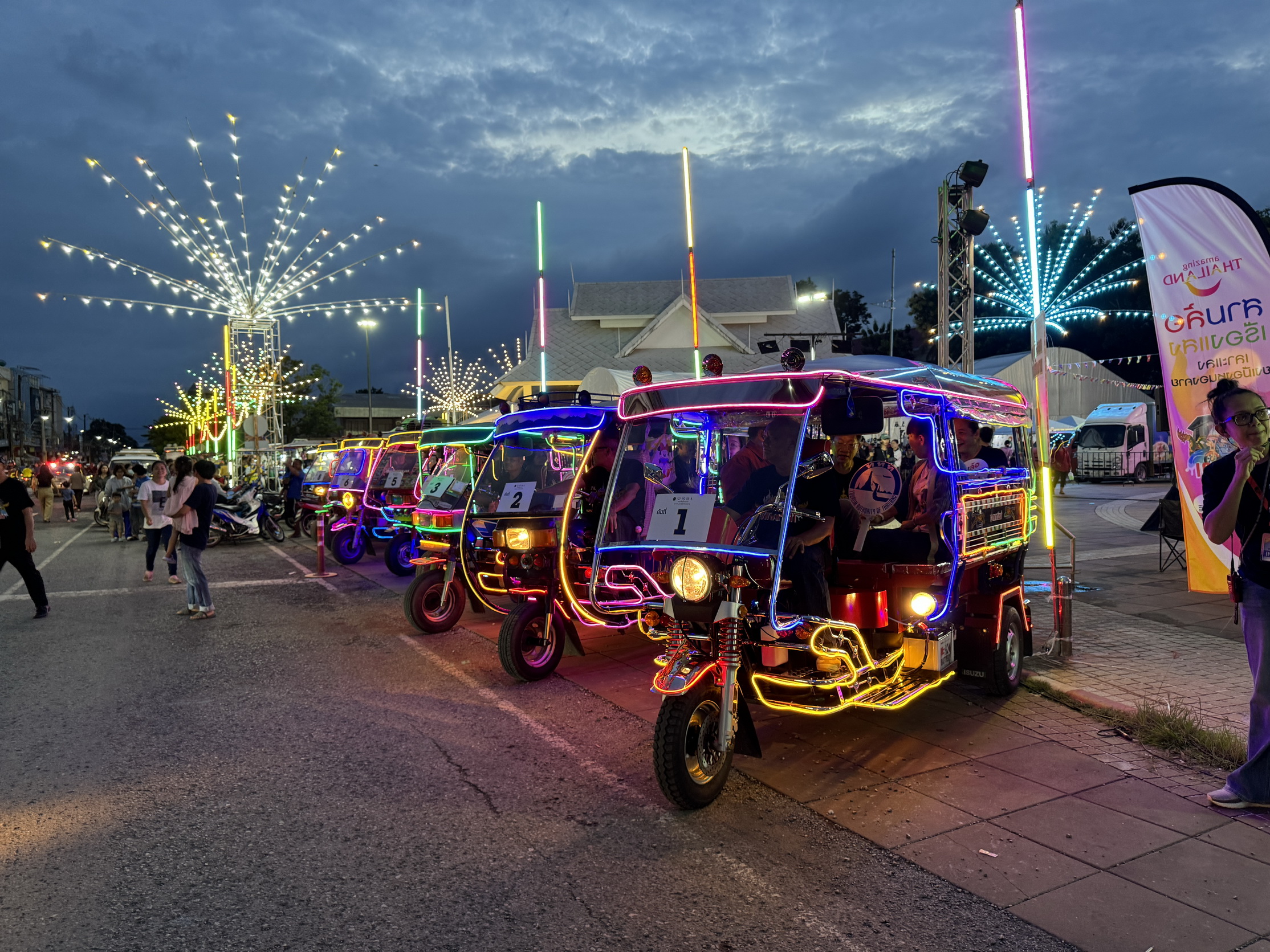 หนองคาย เปิดเส้นทาง &ldquo;สามล้อเรืองแสง เลาะแลง แยงเมืองหนองคาย&rdquo;