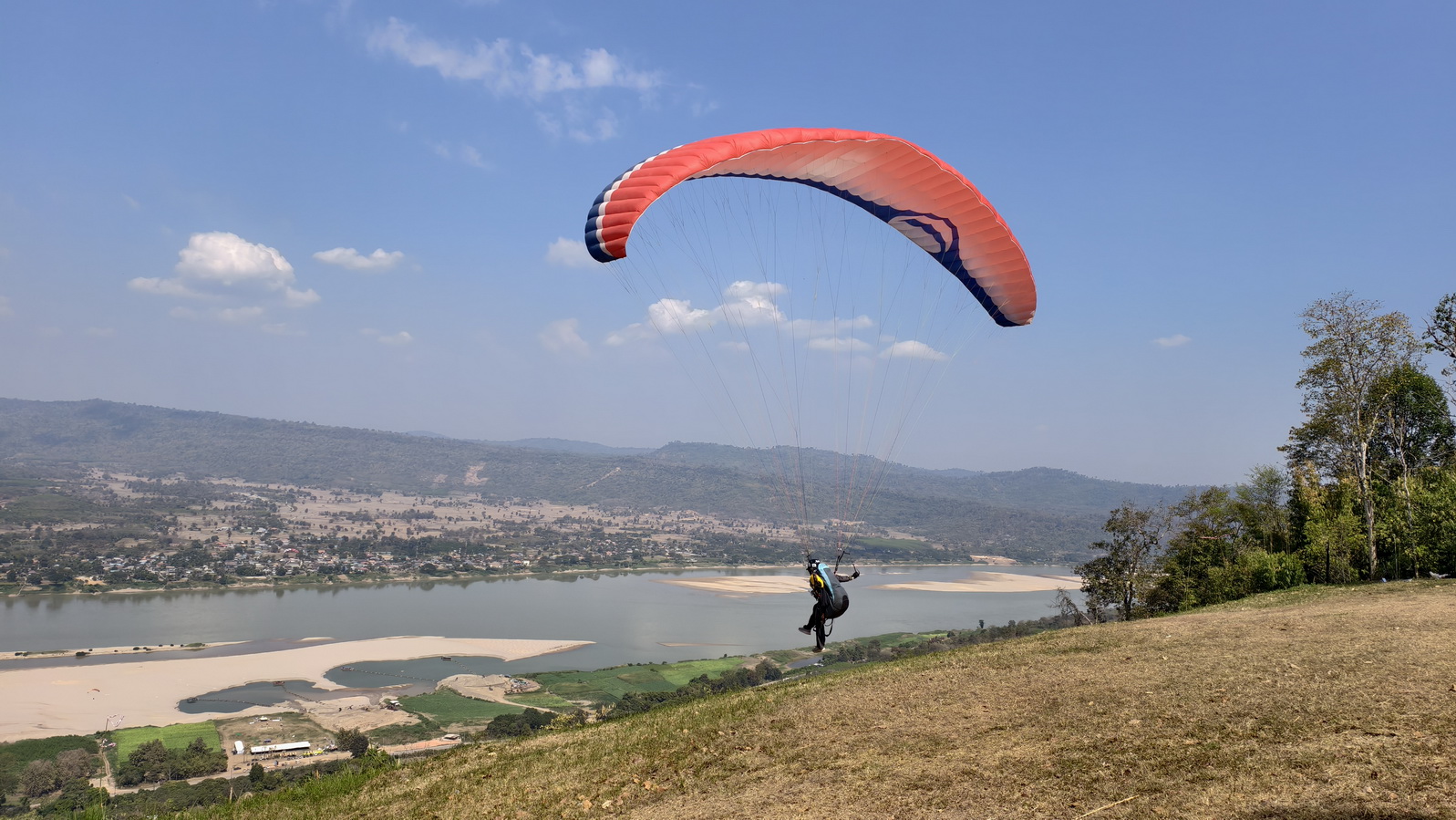 พิธีปิดการแข่งขันร่มร่อนบินลงเป้าแม่นยำชิงแชมป์เอเชีย ครั้งที่ 5