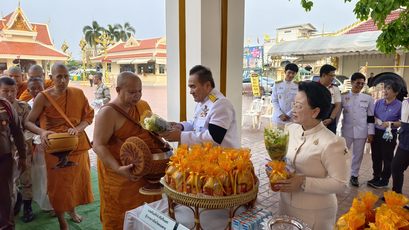 หนองคาย พิธีทำบุญตักบาตรถวายพระราชกุศล