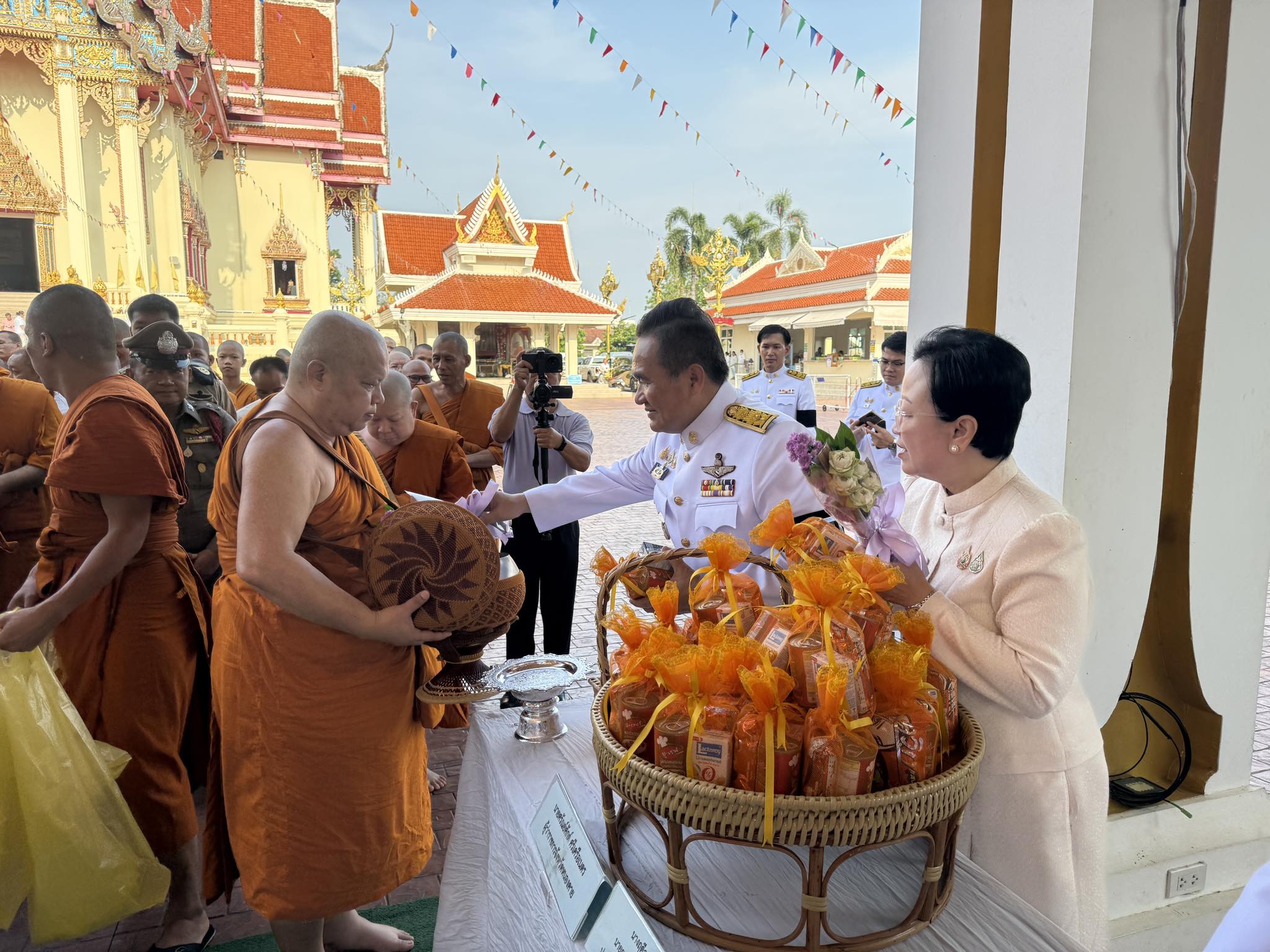 หนองคาย พิธีเจริญพระพุทธมนต์และทำบุญตักบาตรถวายพระราชกุศล